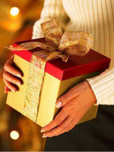 SONDAJ – O treime dintre romani nu cheltuiesc nimic pe cadourile de Craciun