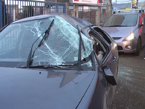 ACTUALIZARE – ACCIDENT GRAV – Un sofer s-a rostogolit cu masina pe bulevardul Independentei din Baia Mare (VIDEO)