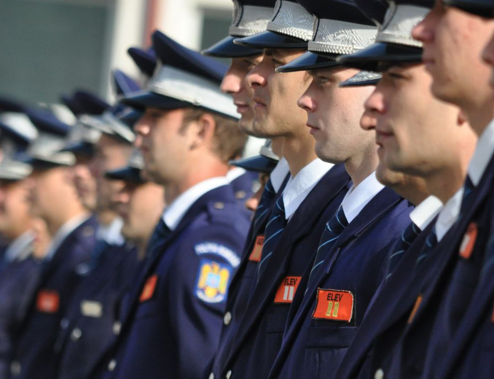 Se caută poliţişti ! Vezi în ce condiţii poţi îmbraca uniforma