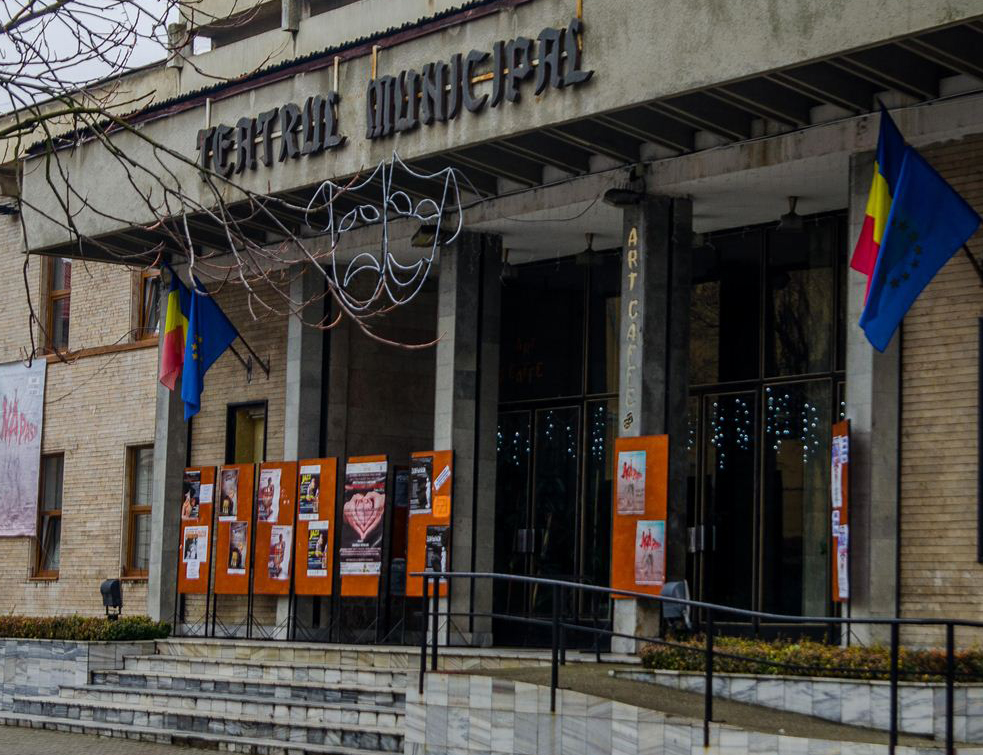 „Mâna moartă” ! Spectacolul care se joacă pe scenă Teatrului Municipal