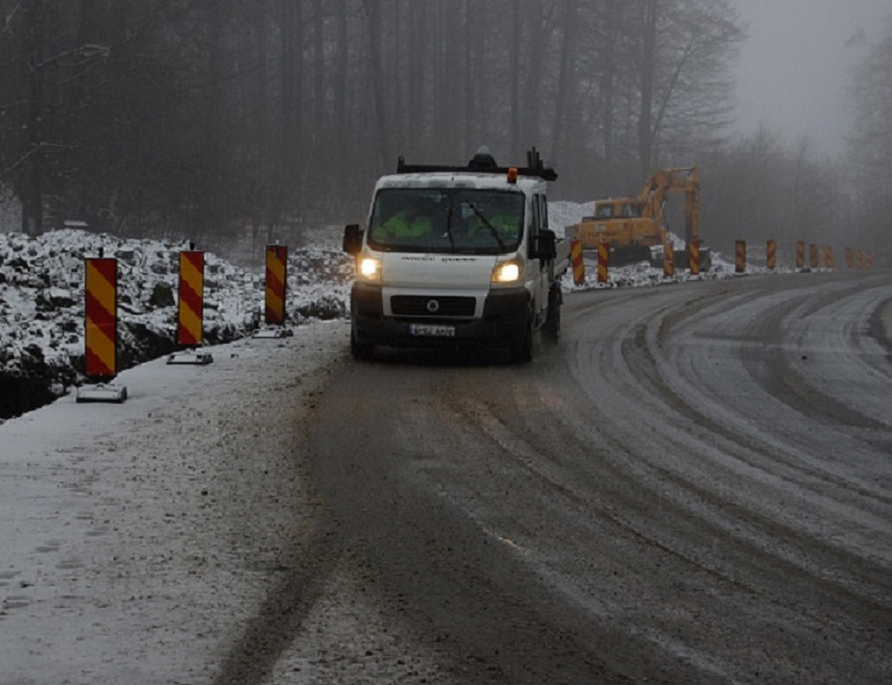 Atenţie sporită la volan ! Vezi recomandările polițiștilor pentru circulația în condițiile meteo actuale