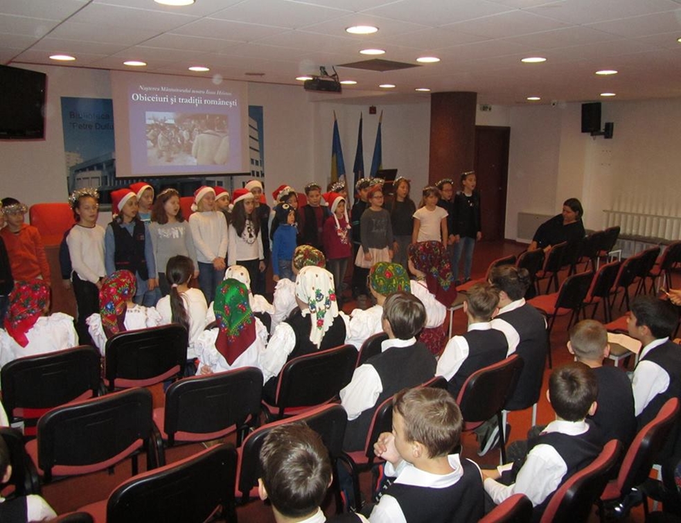 Glasuri de copii au răsunat în Sala de conferințe a Bibliotecii Județene