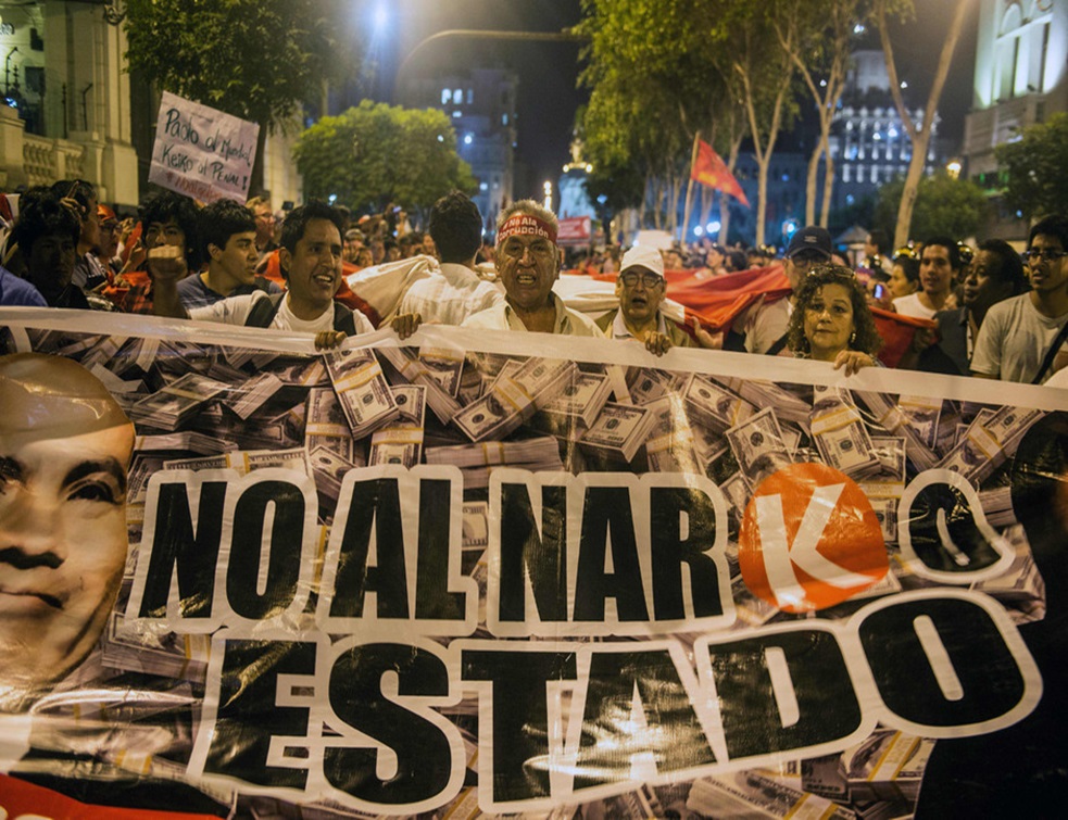 EXTERN –  Peste 5000 de peruani au ieșit în stradă în ziua de Crăciun