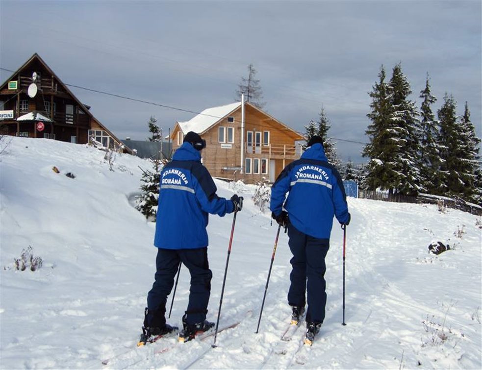 23.000 de polițiști, jandarmi și pompieri, în misiune de sărbători