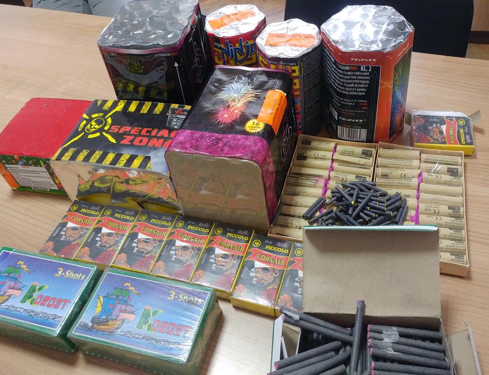 Peste 1400 de petarde, confiscate de către polițiștii băimăreni