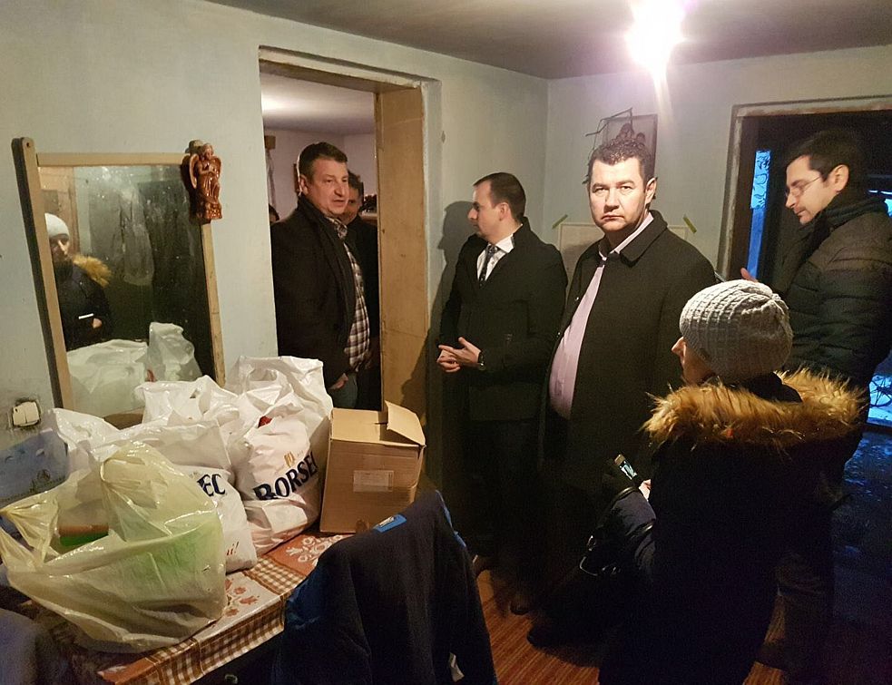O familie defavorizată din Cicîrlău a primit vizita TSD Maramureș