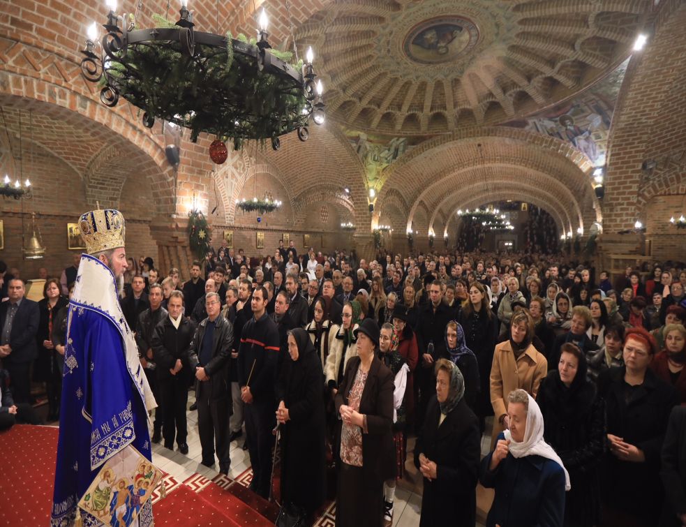 La Catedrala Episcopală „Sfânta Treime” din Baia Mare, sfinţirea Aghiasmei Mari s-a făcut pe esplanadă