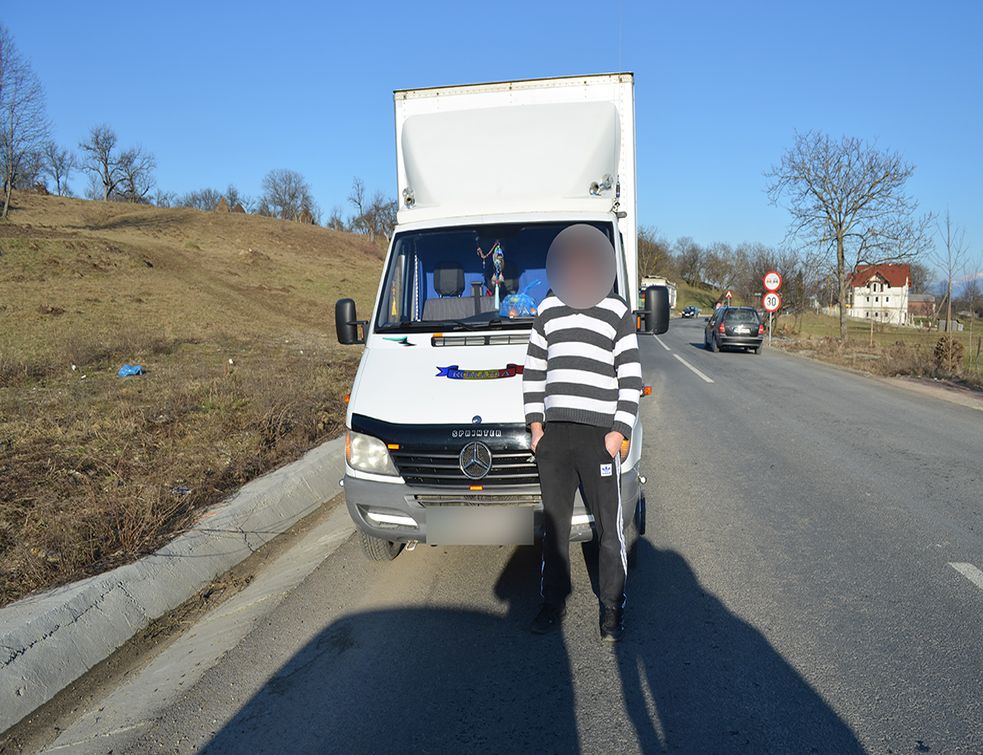 Contrabandist de ţigări, s-a ales cu dosar penal şi maşina confiscată