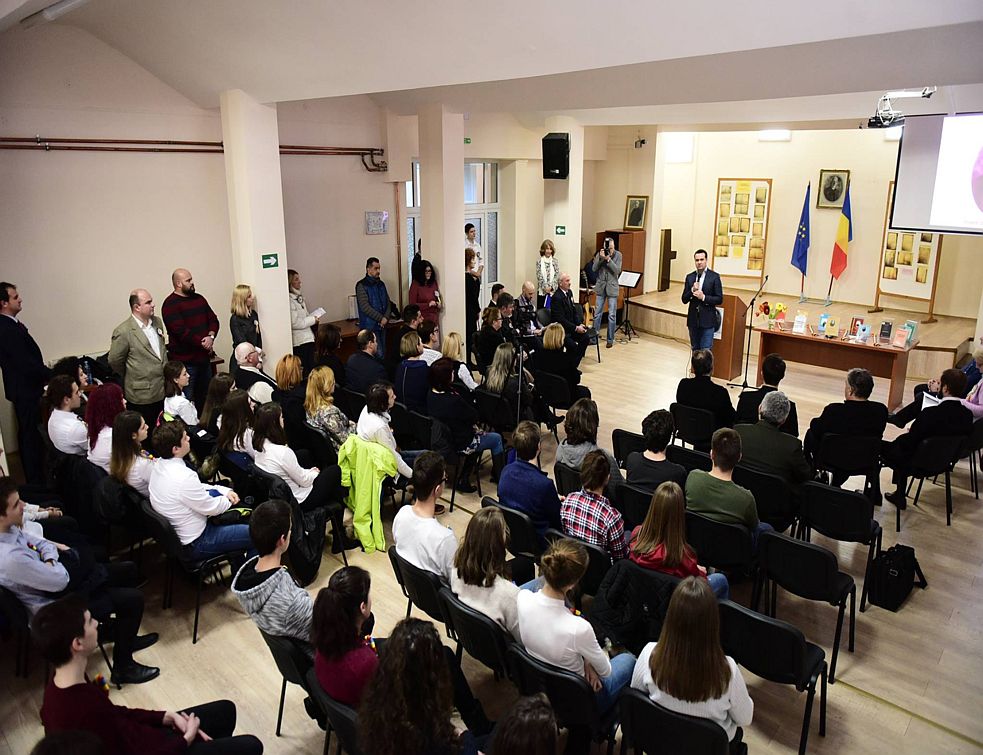 Vasile Lucaciu, omagiat de elevii de la liceul care îi poartă numele – FOTO