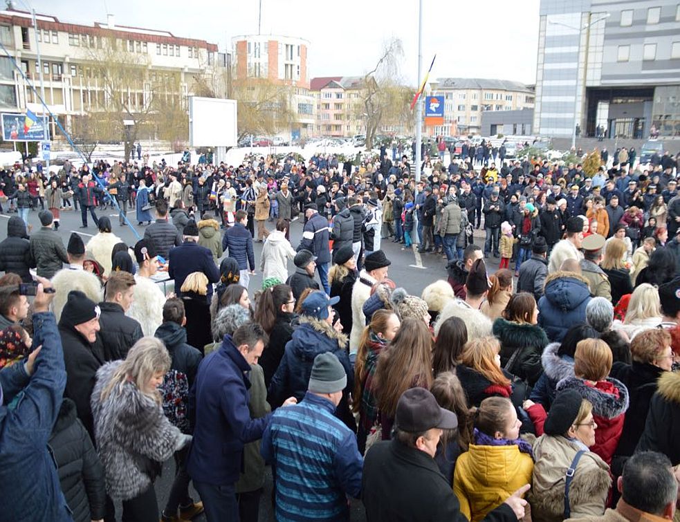 Bulevardul Unirii, blocat de miile de băimăreni care s-au prins în horă pentru a celebra Mica Unire