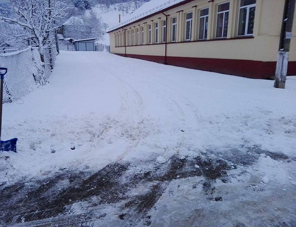 Primim la redacţie: Bătaie de joc adusă cetăţenilor din Băiţa