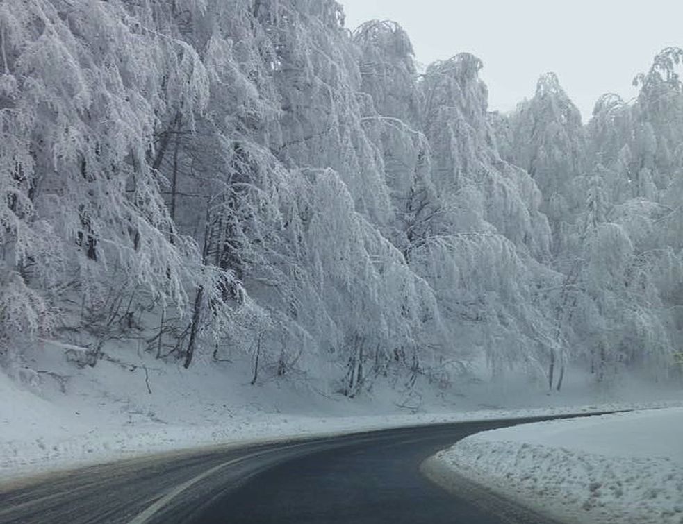 Circulație rutieră în condiții de iarnă pe drumurile naționale din județ