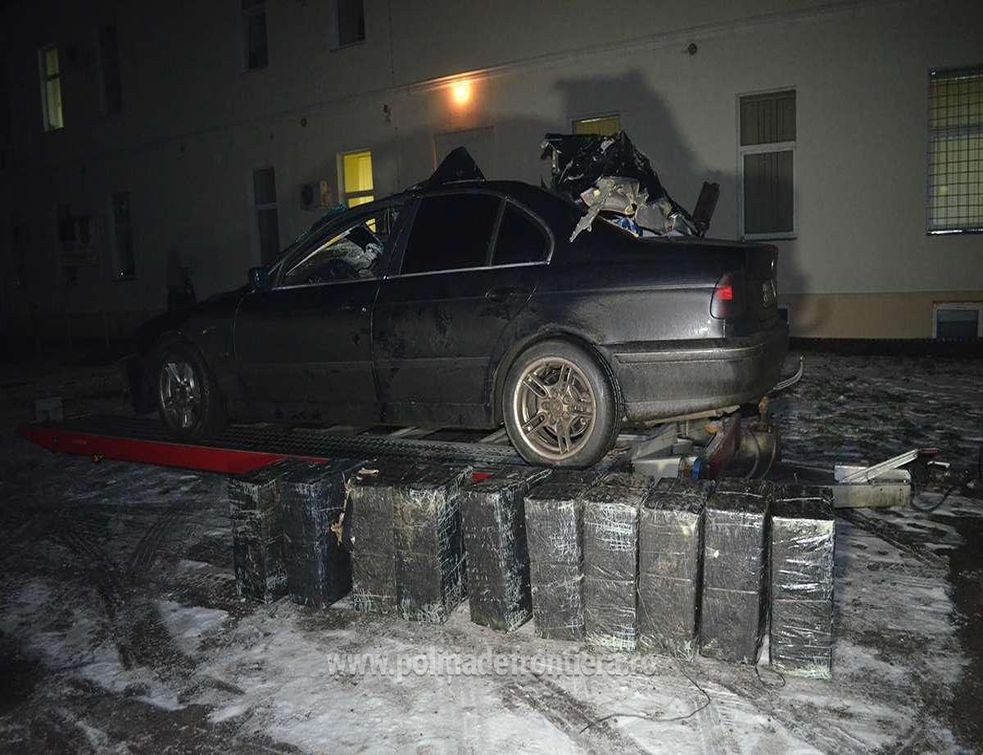 BMW burduşit cu țigări de contrabandă, confiscat de polițiștii de frontieră