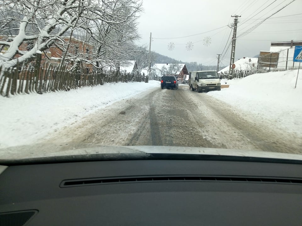 Primim de la cititori: DJ 187 Ruscova – Poienile de Sub Munte este impracticabil