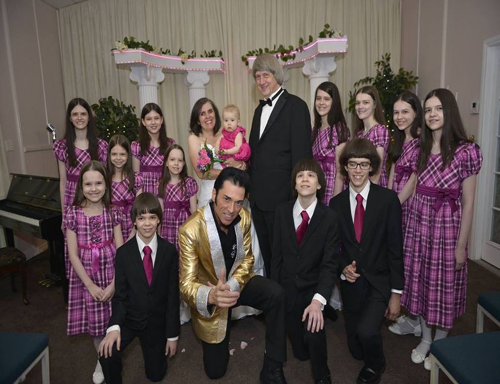 Torturaţi de propriii părinţi. Cum au fost găsiţi 12 fraţi