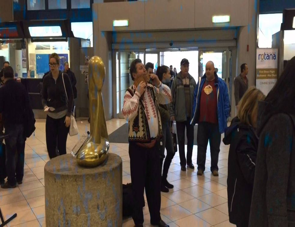 Moment inedit la Aeroportul Otopeni. Ce au văzut pasagerii în aerogară – VIDEO