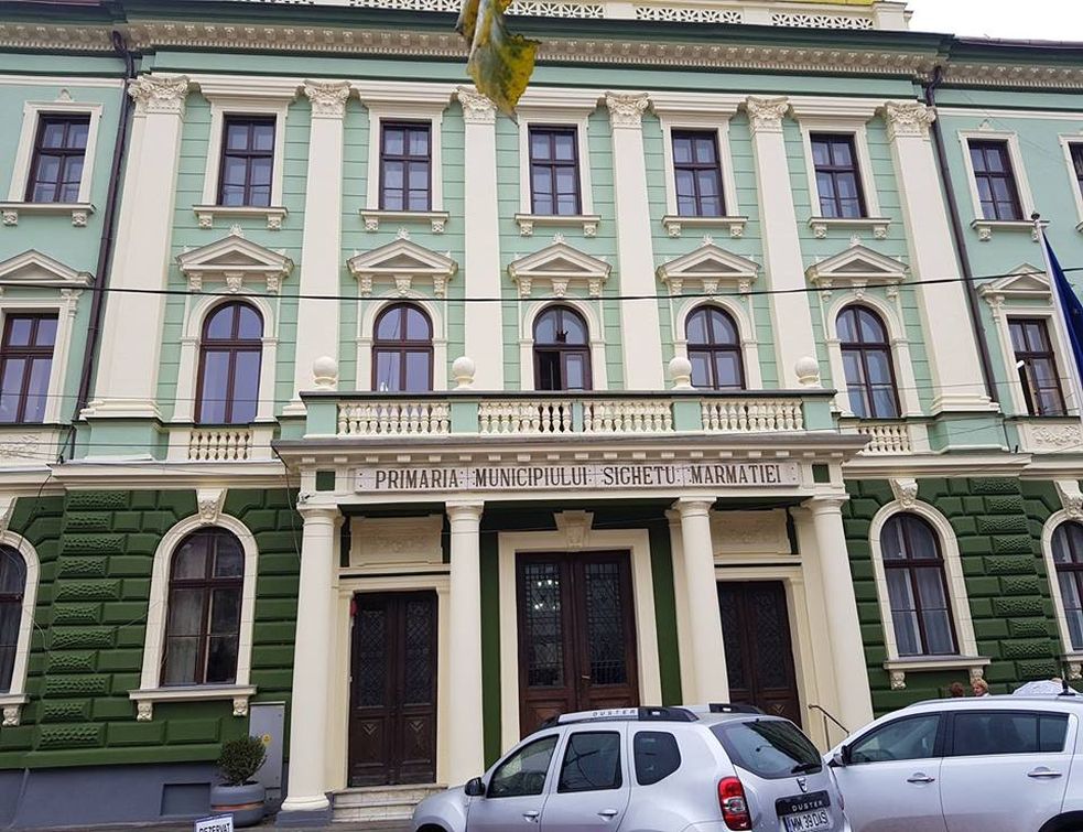 Acuzaţii grave şi scandal în Primăria Sighetu Marmaţiei. Află de la ce a pornit totul
