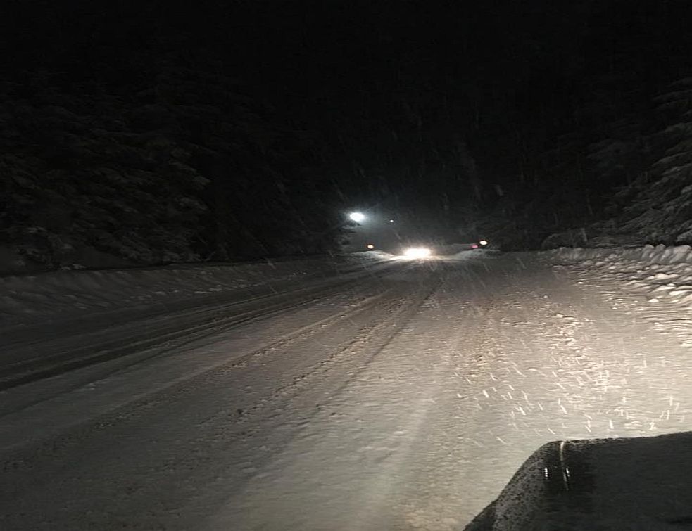 Atenție șoferi, vizibilitate redusă de ceață în Pasul Prislop!