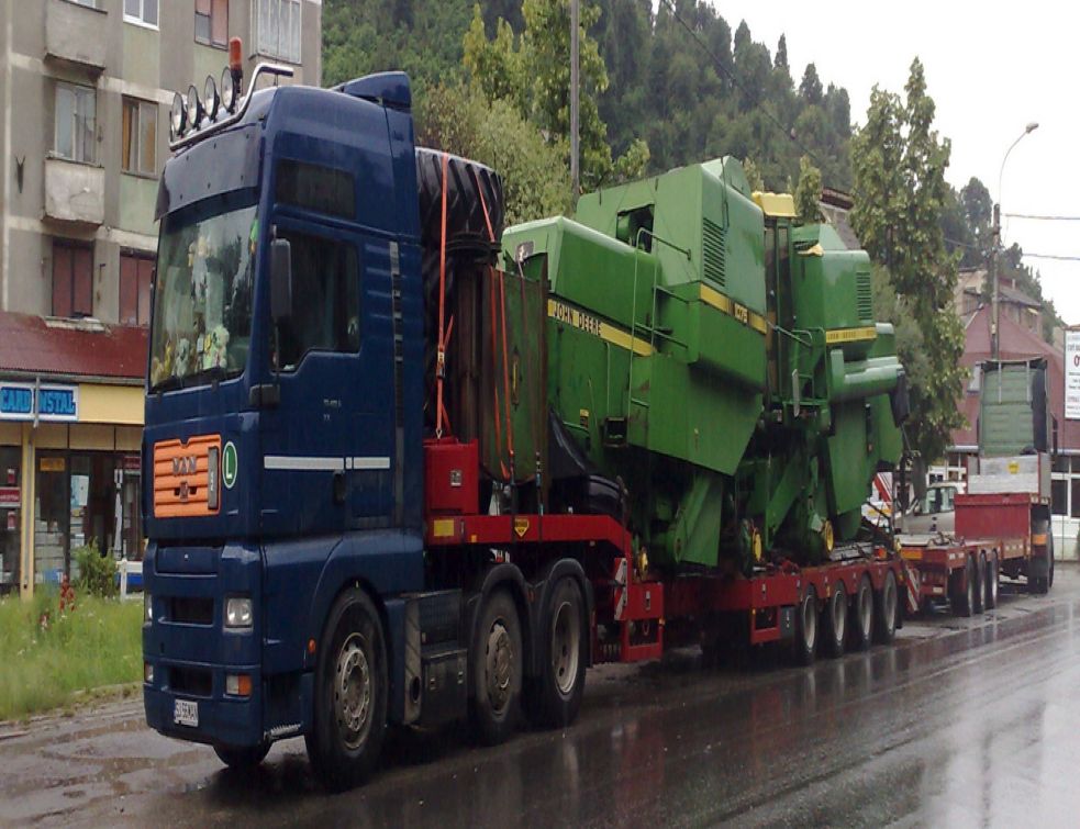 Atenţie şoferi! Un transport agabaritic va paraliza jumătate din ţară timp de mai multe zile