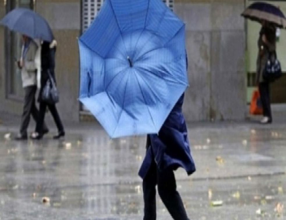 Alertă de călătorie în Irlanda! Este cod galben de vânt puternic