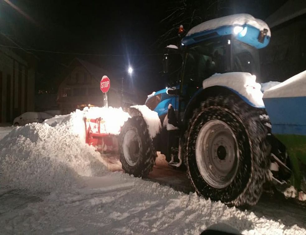 Strat generos de zăpadă şi temperaturi scăzute. Află cum se circulă în Maramureş