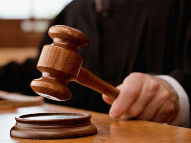 Bărbat amendat pentru că și-a înjurat primarul pe Facebook