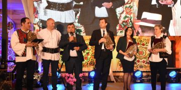 Zeci de maramureșeni au fost recompensați de Consiliul Județean cu distincția ”Cinstea Maramureșului”