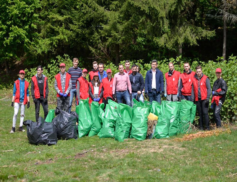 Social-democrații maramureșeni au sărbătorit ”Ziua Tineretului” ecologizând zona Baraj – Firiza