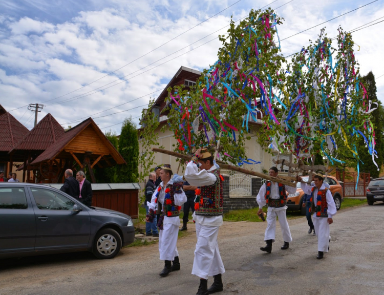 Primul gospodar care a ieşit la arat, sărbătorit în satul Hoteni