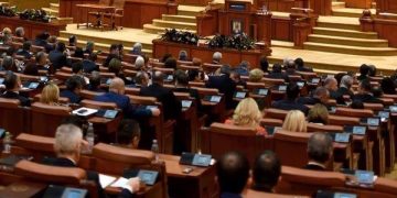 Respingerea moţiunii Alianţei Austerităţii oferă şansa Guvernului de a continua investiţiile şi majorările de venituri