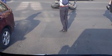 Accident în Baia Mare. Un motociclist a fost acroşat de o maşină – FOTO