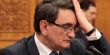 Victor Ciorbea a anunţat conducerea Parlamentului că i-a încetat mandatul ca Avocat al Poporului