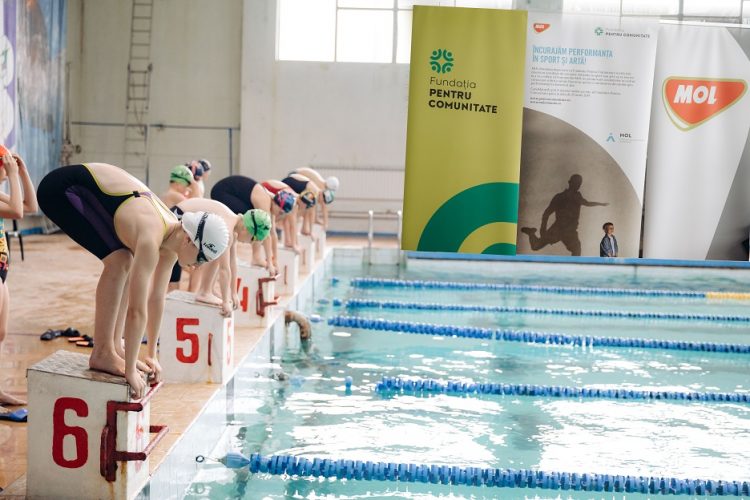 Finanțare pentru tineri sportivi și artiști cu vârste între 8 și 18 ani. Află dacă eşti eligibil