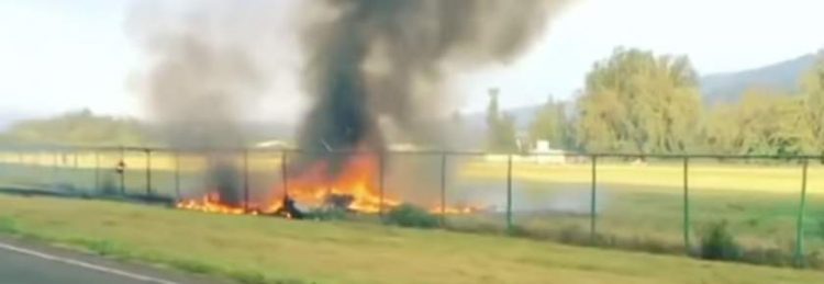 Nouă morţi, după prăbuşirea unui avion. Imagini cu aeronava în flăcări