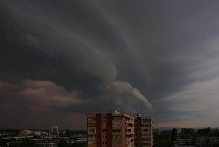 Explicațiile unui climatolog, în legătură cu extremele din ultima vreme: ”Ar trebui să ne obișnuim”