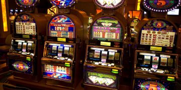 JAF într-un cazino din Satu Mare. Ce sumă a reuşit să fure hoţul