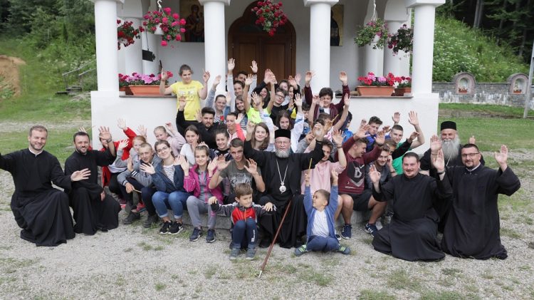 Membrii Asociaţiei Tinerilor Ortodocşi din Protopopiatul Baia Mare, în tabără la Mănăstirea Chiuzbaia