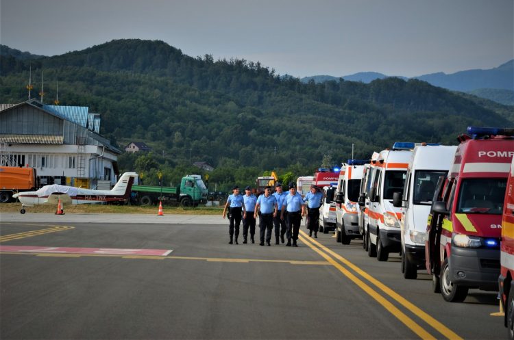 O aeronavă este cuprinsă de flăcări din cauza unui fulger. Exercițiu la Aeroportul Internațional Maramureș