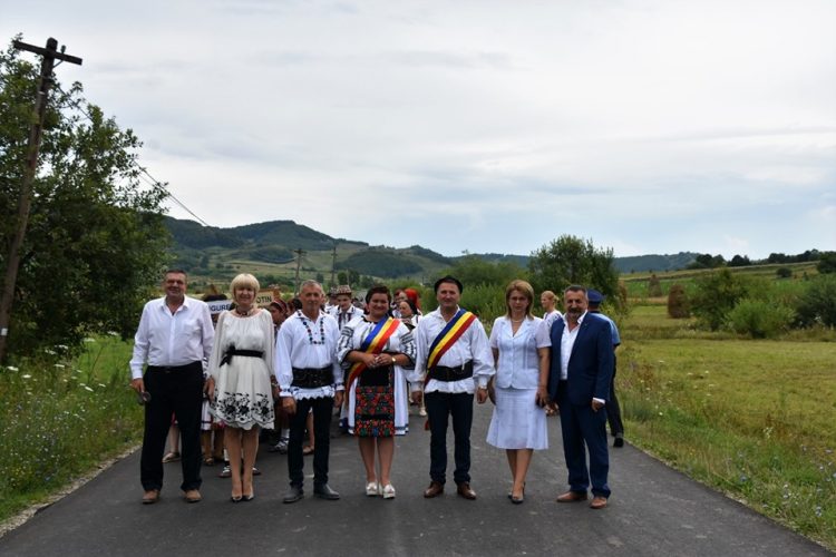 La Cupșeni a avut loc a III-a ediție a Festivalului ”Tradiții și obiceiuri sub poalele Muntelui Șatra”