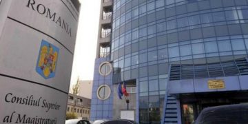 Procuroarea care a ridicat fetiţa de la Baia de Aramă rămâne în funcţie