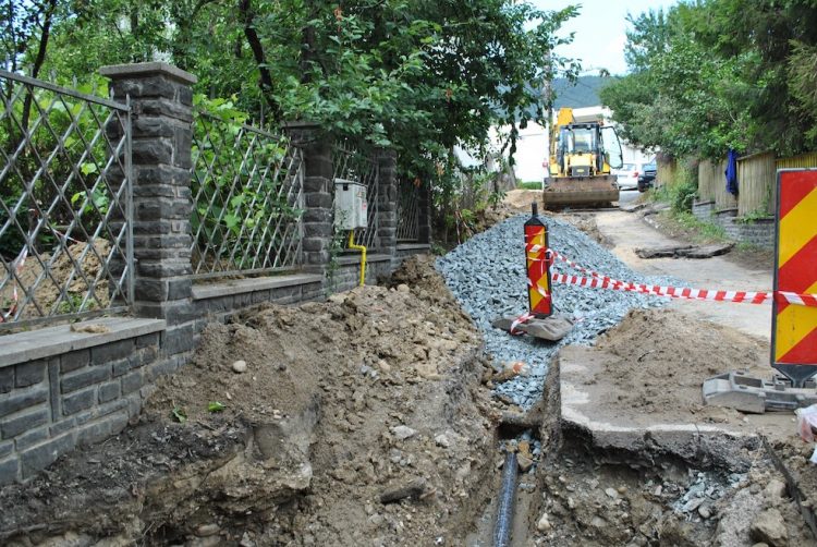 BAIA MARE – lucrări de modernizare la rețeaua de apă pe strada Ciocârliei