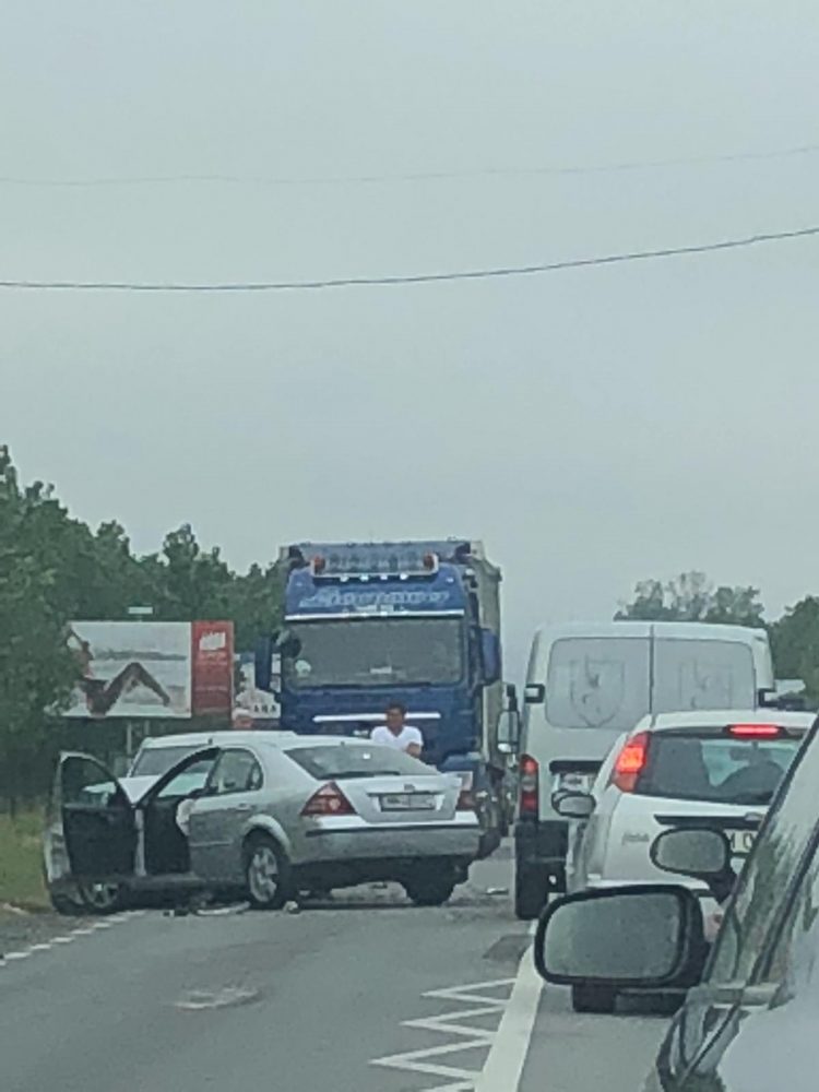 Impact între patru maşini la Recea. Mai multe victime – foto