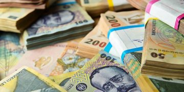 Un seif plin cu bani, furat de la o firmă de pompe funebre