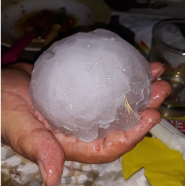 Fenomene meteorologice extreme. Grindină cât portocala