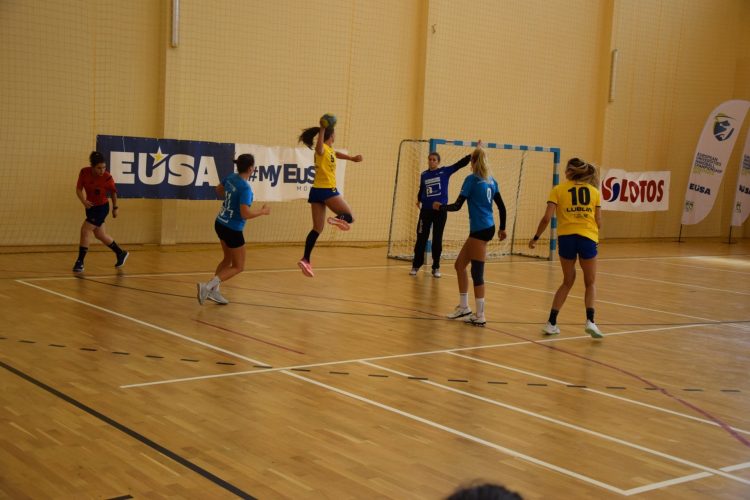 HANDBAL – Locul 6 pentru echipa universitară la CE; Larisa Tămaș a marcat 5 goluri