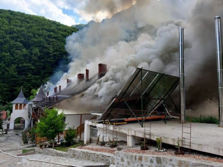 Incendiu puternic la cel mai vechi aşezământ monahal ortodox din Transilvania