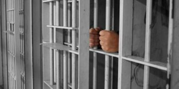 Tinereţe după gratii, pentru contrabandă cu tutun