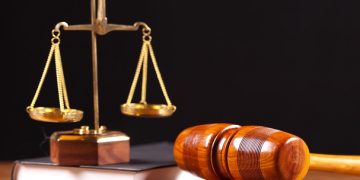 Judecătoria Slatina a decis: Sorina poate pleca din țară cu părinții adoptivi