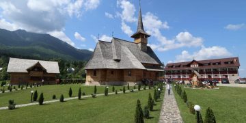 Sfânta Liturghie la Mănăstirea Borșa-Pietroasa, Protopopiatul Vișeu