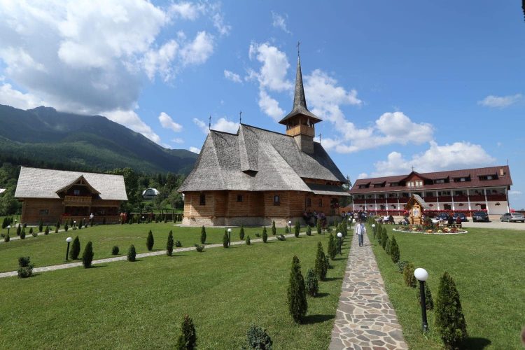 Sfânta Liturghie la Mănăstirea Borșa-Pietroasa, Protopopiatul Vișeu